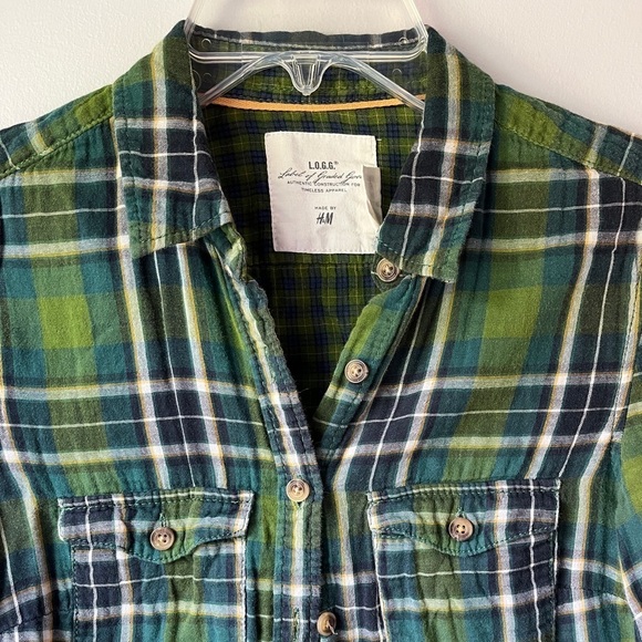 🏷️ 2/$20 H&M Green and Blue Plaid Button Down - Picture 3 of 10